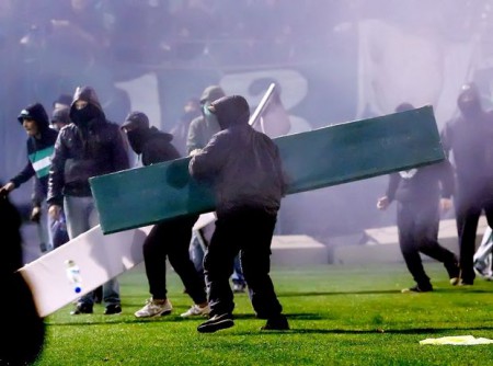 Χάνει το ντέρμπυ με 0-3 , 4 παιχνίδια κεκλεισμένων των θυρών , 190.000 πρόστιμο και -3 από τον βαθμολογικό πίνακα !!